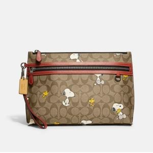 Coach X Peanuts Carry All Pouch In Sig. Canvas W Snoopy Woodstock Print …